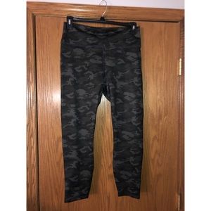 Fabletics Pants - Fabletics High-Waisted Printed PowerHold 7/8 Fabletics Pants - Fabletics High-Waisted Printed PowerHold 7/8